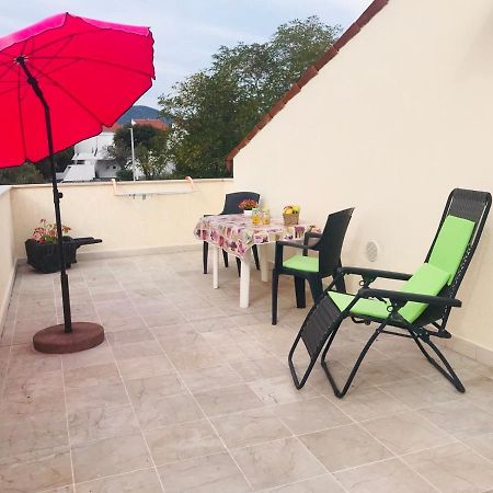 Apartmani Luiza Крес Екстериор снимка