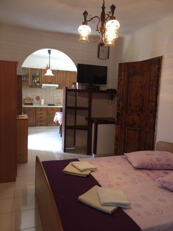 Apartmani Luiza Крес Екстериор снимка