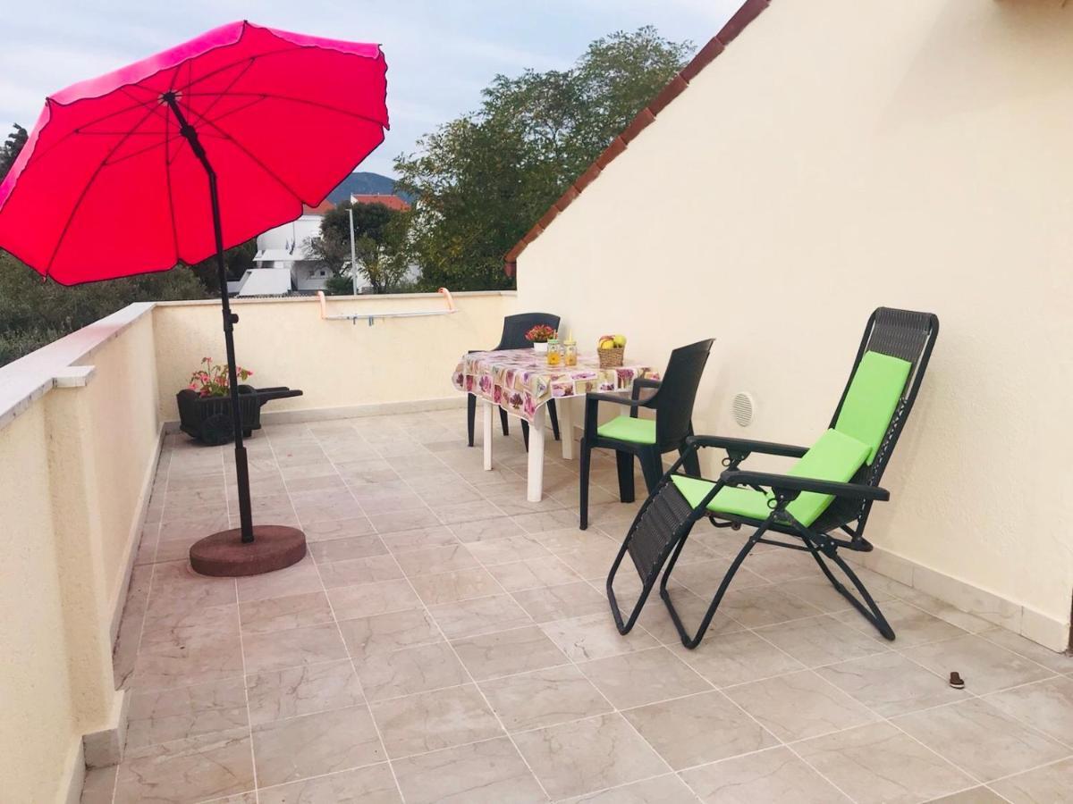 Apartmani Luiza Крес Екстериор снимка
